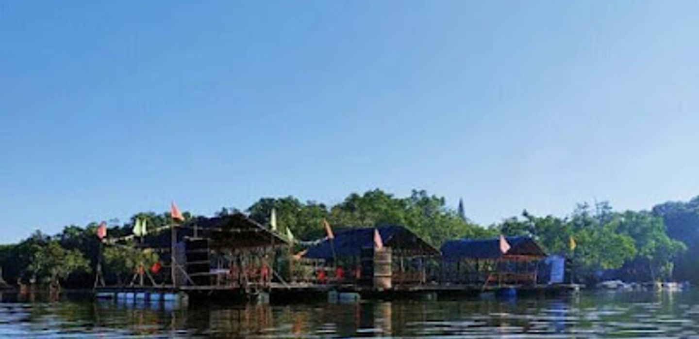 Elly's Floating Cottage