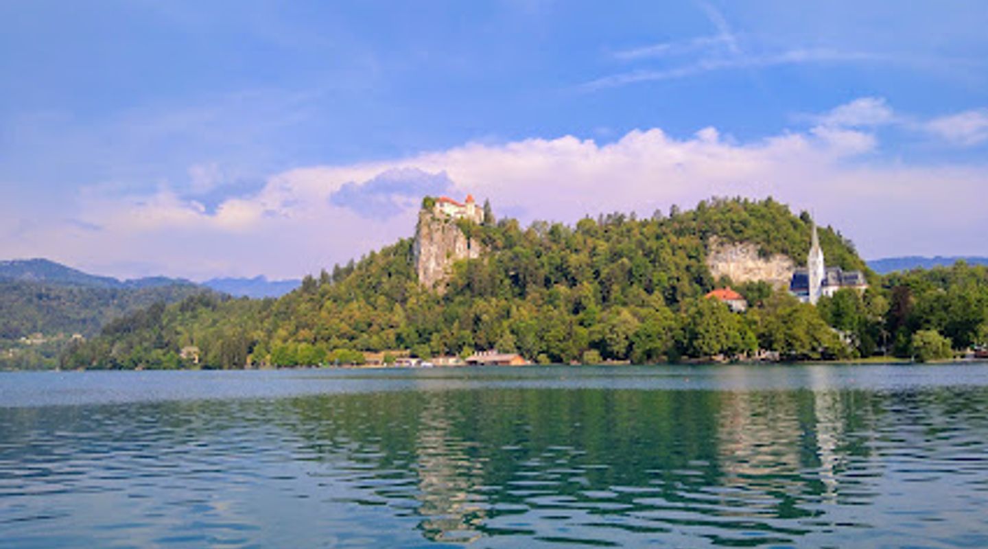 Park ob obali Blejskega jezera