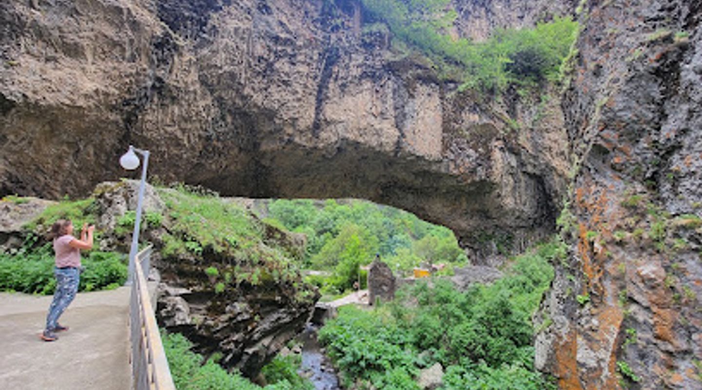 Granitem arch