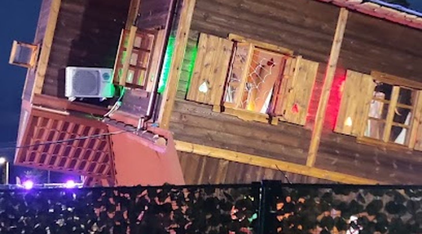 Το ανάποδο σπίτι / The upside down house