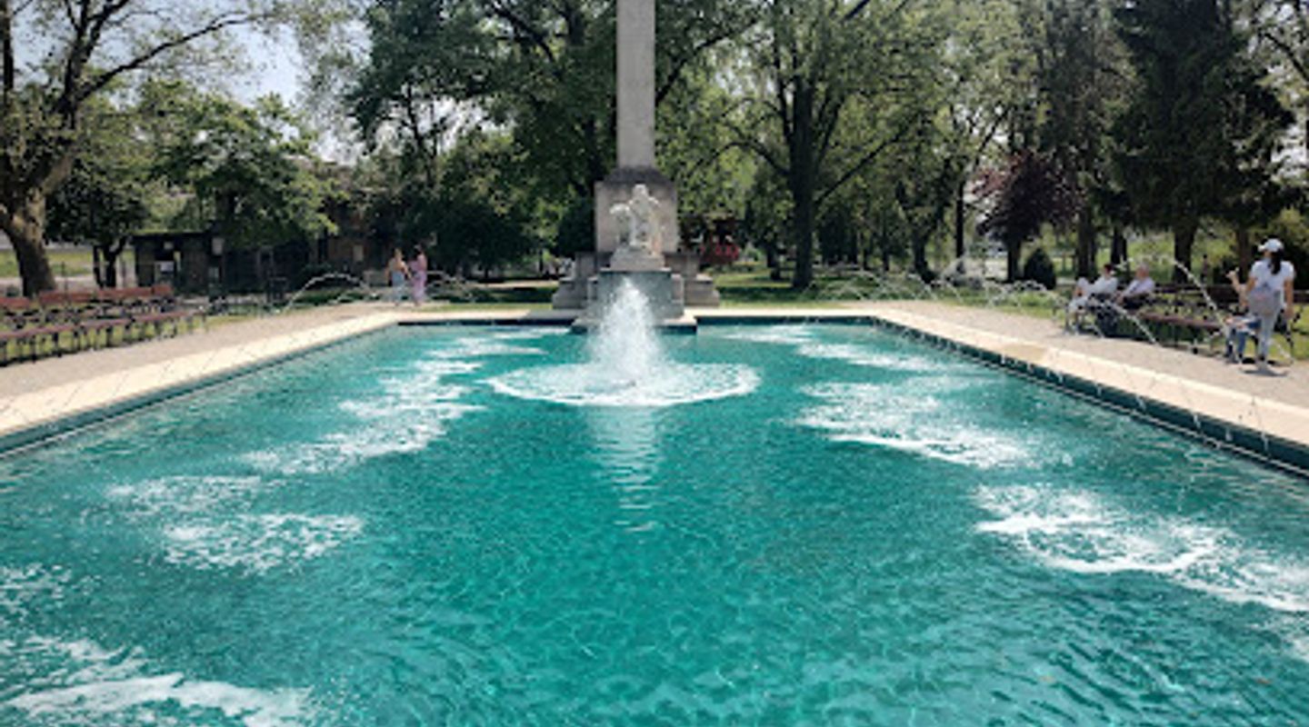 Győr War memorial fountain