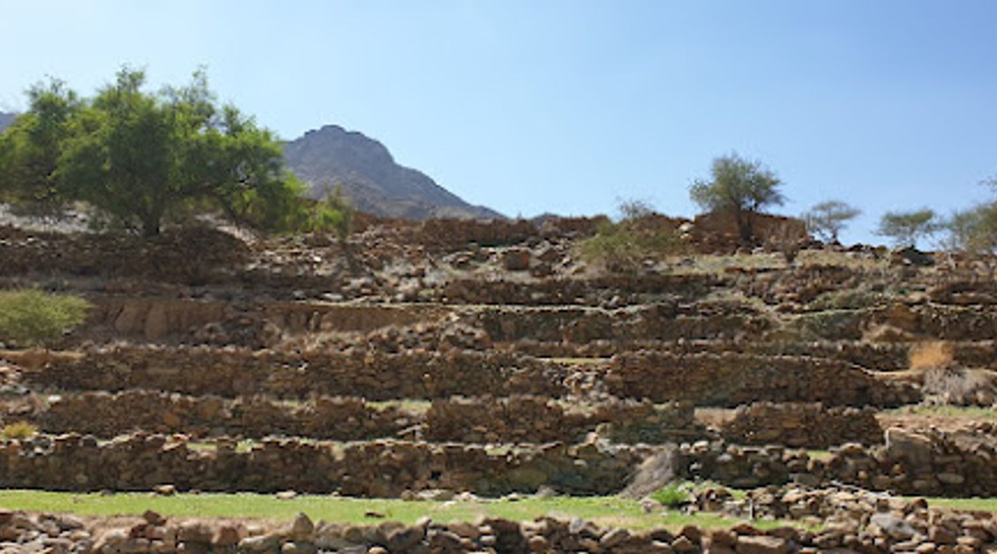 The chains Oman