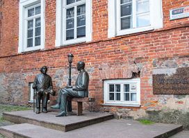 Sculpture Oscar Wilde and Eduard Vilde