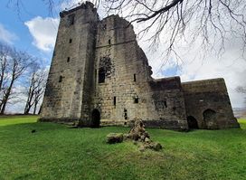 Crookston Castle