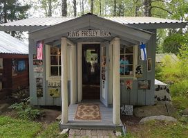 Elvis-tupa - Pikku Graceland