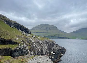 faroe-islands/gjogv/attraction/gorge-elduvik