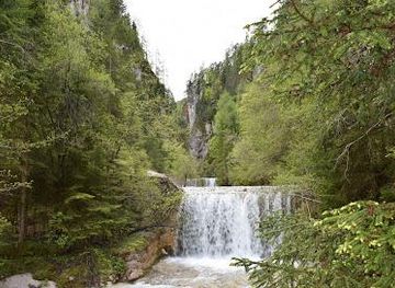 slovenia/kranjska-gora/attraction/martuljek-lower-waterfall
