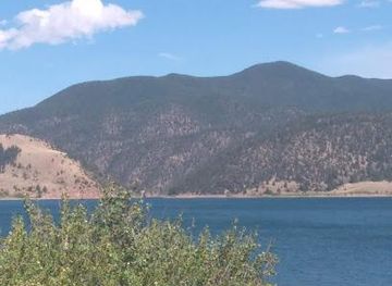 new-mexico/taos/attraction/eagle-nest-lake-state-park-campgrounds