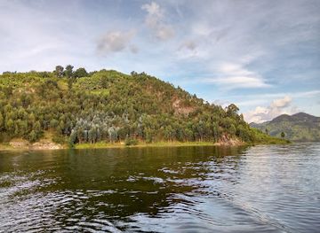 rwanda/karisimbi-volcano/attraction/lake-burera-boat-point