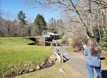 virginia/southwest-virginia/attraction/mabry-mill