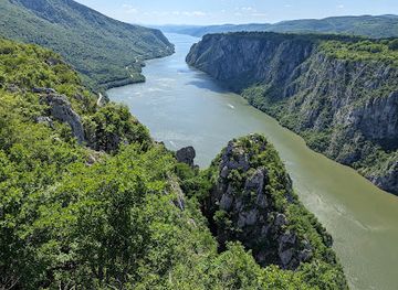 serbia/branicevo/attraction/vidikovac-ploce-parking-i-ulaz