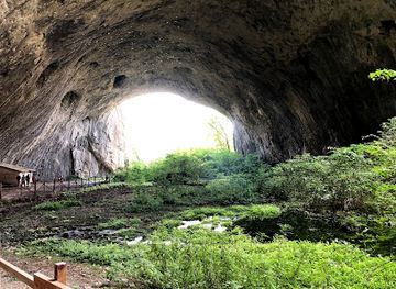 bulgaria/semkovo/attraction/devetashka-cave