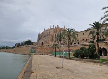 spain/balearic-islands/attraction/plaza-de-la-esquina