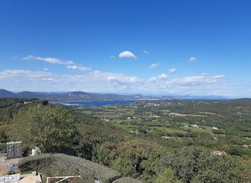 france/cote-d-azur/attraction/l-androuno-une-des-rues-les-plus-etroites-au-monde