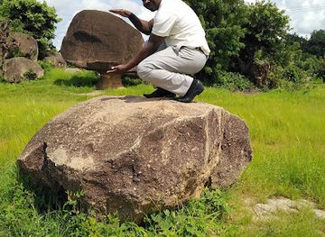 ghana/upper-west-region/attraction/mushroom-rock-wulling-babile