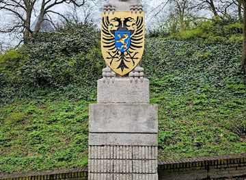 netherlands/nijmegen/attraction/standbeeld-wapenschild-van-nijmegen