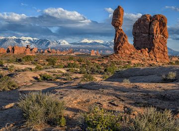 utah/canyonlands/attraction/balanced-rock