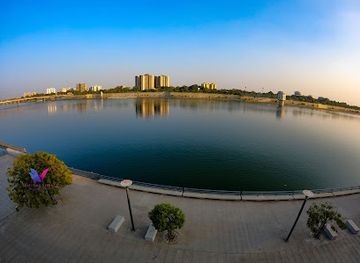 india/ahmedabad/attraction/parrot-wall