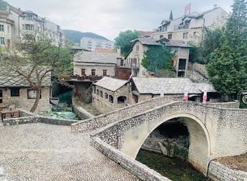 bosnia-and-herzegovina/mostar/attraction/crooked-bridge