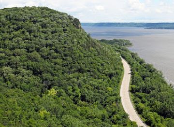 wisconsin/mississippi-river-valley/attraction/maiden-rock-bluff-state-natural-area