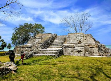 belize/caracol/attraction/cerros-mayan-ruins