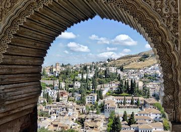 spain/granada/attraction/patio-de-los-leones