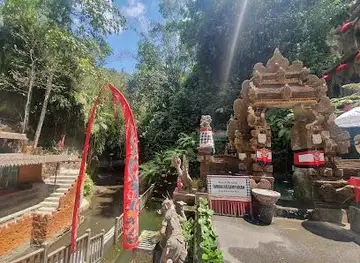 Pura Taman Pecampuhan Sala