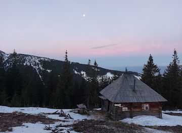 romania/fagaras-mountains/attraction/cabana-vanatoare-muchia-dragusului