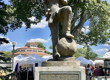 wisconsin/glacial-lake-wisconsin/attraction/andy-gump-statue