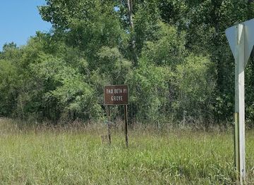 kansas/konza-prairie-biological-station/attraction/tau-beta-pi-grove