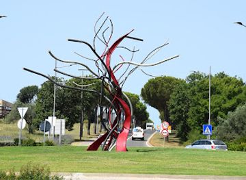 croatia/rovinj/attraction/derevo-rovin-skulptura