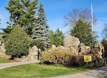 rhode-island/providence/attraction/swan-point-cemetery