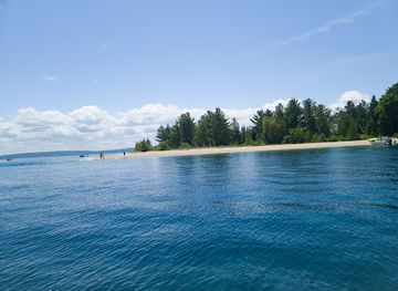 michigan/harbor-springs/attraction/stafford-s-pointer-boat