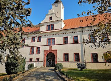 czechia/central-bohemia/attraction/chateau-komorni-hradek