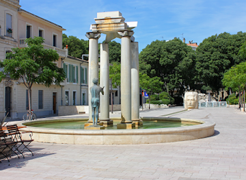 france/nimes/attraction/place-d-assas