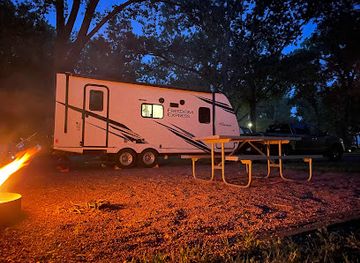 south-dakota/lewis-and-clark-recreation-area/attraction/cottonwood-campground