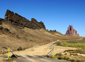 new-mexico/shiprock/attraction/ship-rock