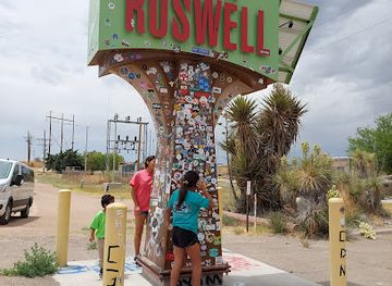 new-mexico/roswell/attraction/welcome-to-roswell-sign