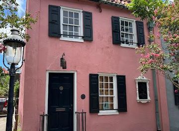 michigan/mount-pleasant/attraction/the-pink-house-gallery