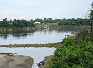 south-dakota/missouri-river/attraction/lewis-and-clark-national-historic-trail-headquarters-and-visitor-center