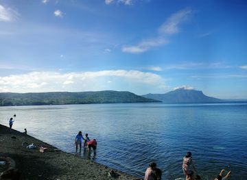 philippines/taal-volcano/attraction/balete-baywalk