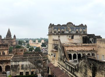 india/central-india/attraction/raja-mahal
