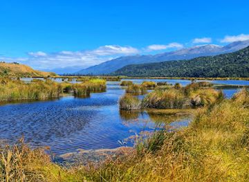new-zealand/fiordland-national-park/attraction/rakatu-wetlands