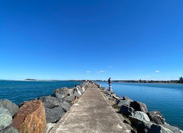 australia/mid-north-coast/attraction/harrington-break-wall