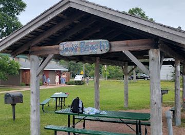 wisconsin/madeline-island/attraction/joni-s-beach