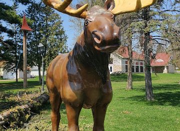 minnesota/superior-national-forest/attraction/honk-the-moose-statue