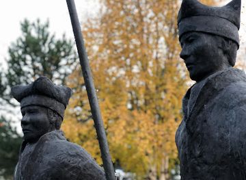 norway/finnmark-plateau/attraction/de-to-pa-tur-statue