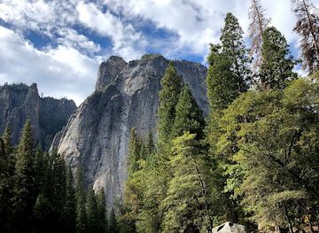 california/yosemite/attraction/yosemite-valley