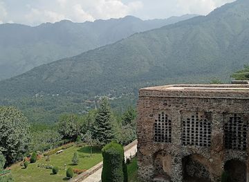 india/kashmir-great-lakes/attraction/pari-mahal
