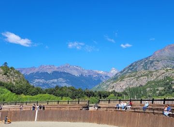 chile/futaleufu/attraction/media-luna-municipal-futaleufu